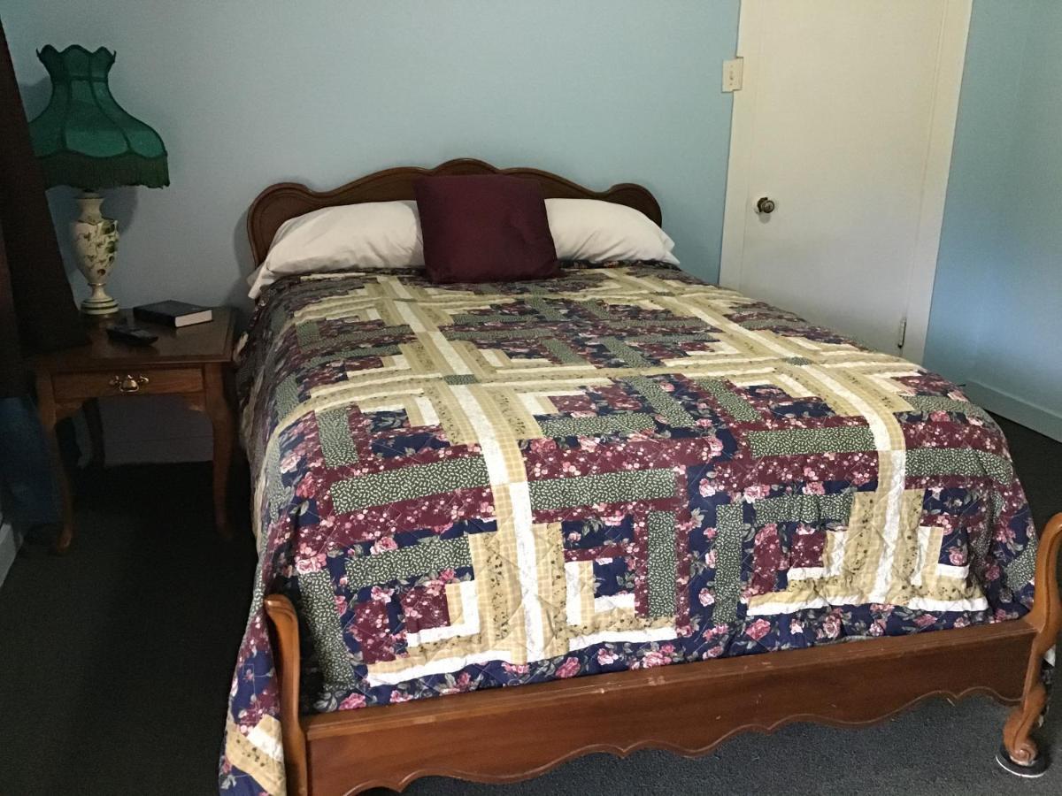 Lucky 7/ Rainbow Motel Murphy Luaran gambar